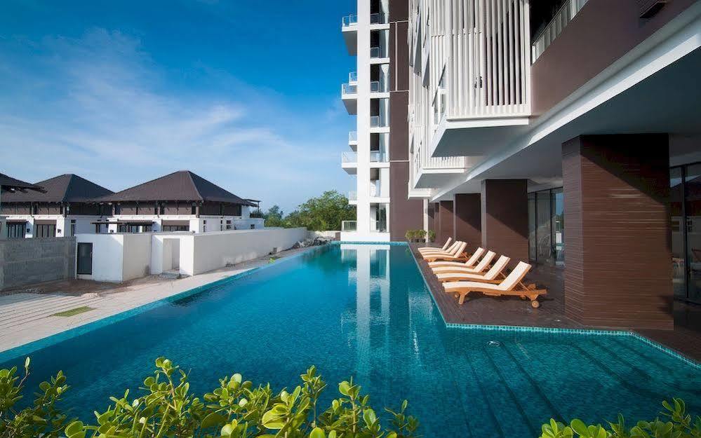 The Oriental Beach Resort Rayong Extérieur photo