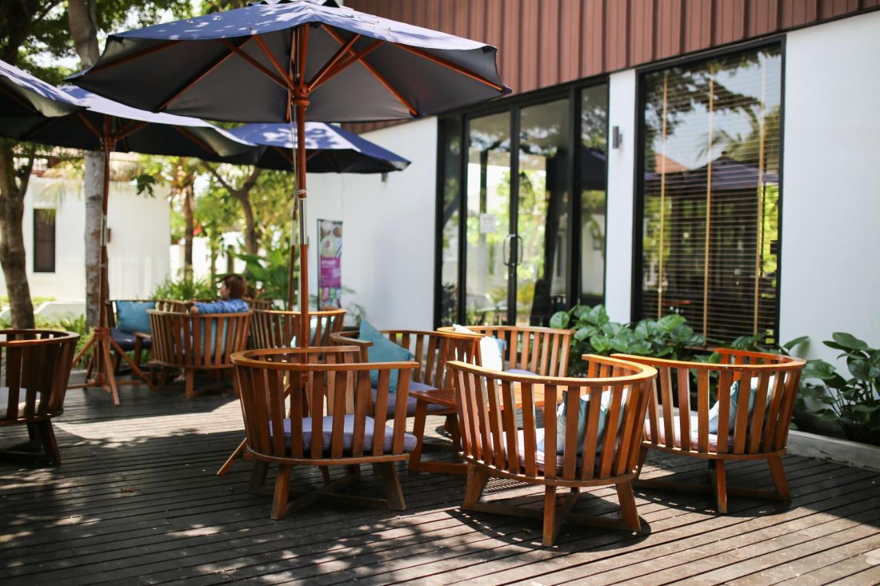 The Oriental Beach Resort Rayong Extérieur photo